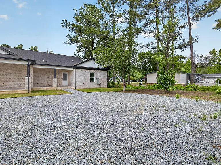 106 Lee Dr — Photo 5