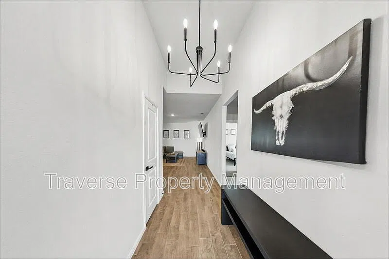 4 bed, 2.0 bath, 1776 sqft, $2,295 — Photo 3