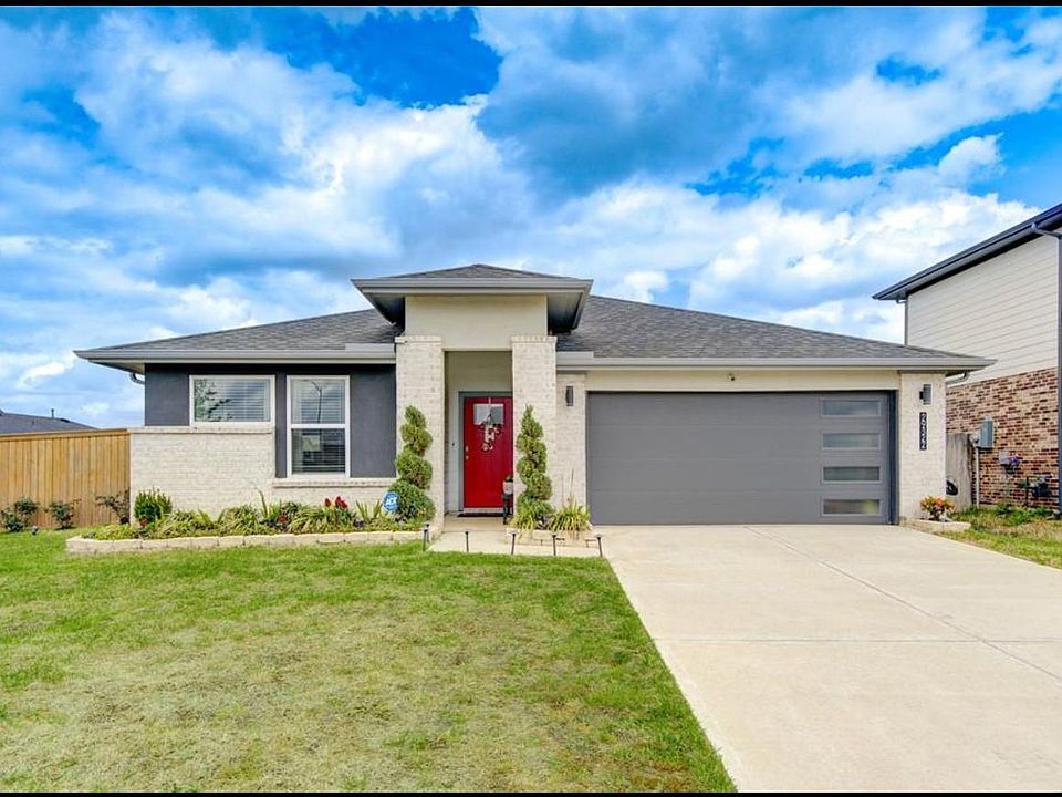 1st image of 29322 Hoelzen Hollow Dr