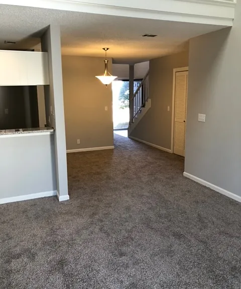 340 Yorkshire Cir — Photo 10