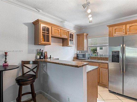 4th image of 924 SE 2nd St APT 16