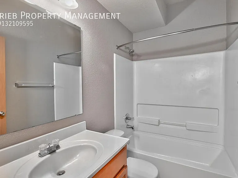 803 Woodson Ct — Photo 7