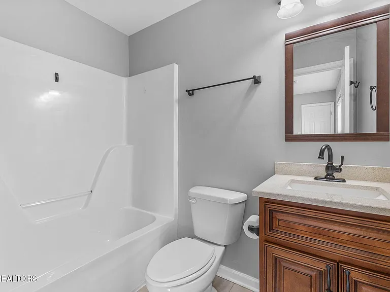 10708 Prince Albert Way — Photo 14