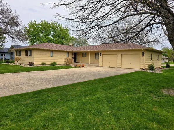 807 7th Ave SE, Pipestone, MN 56164