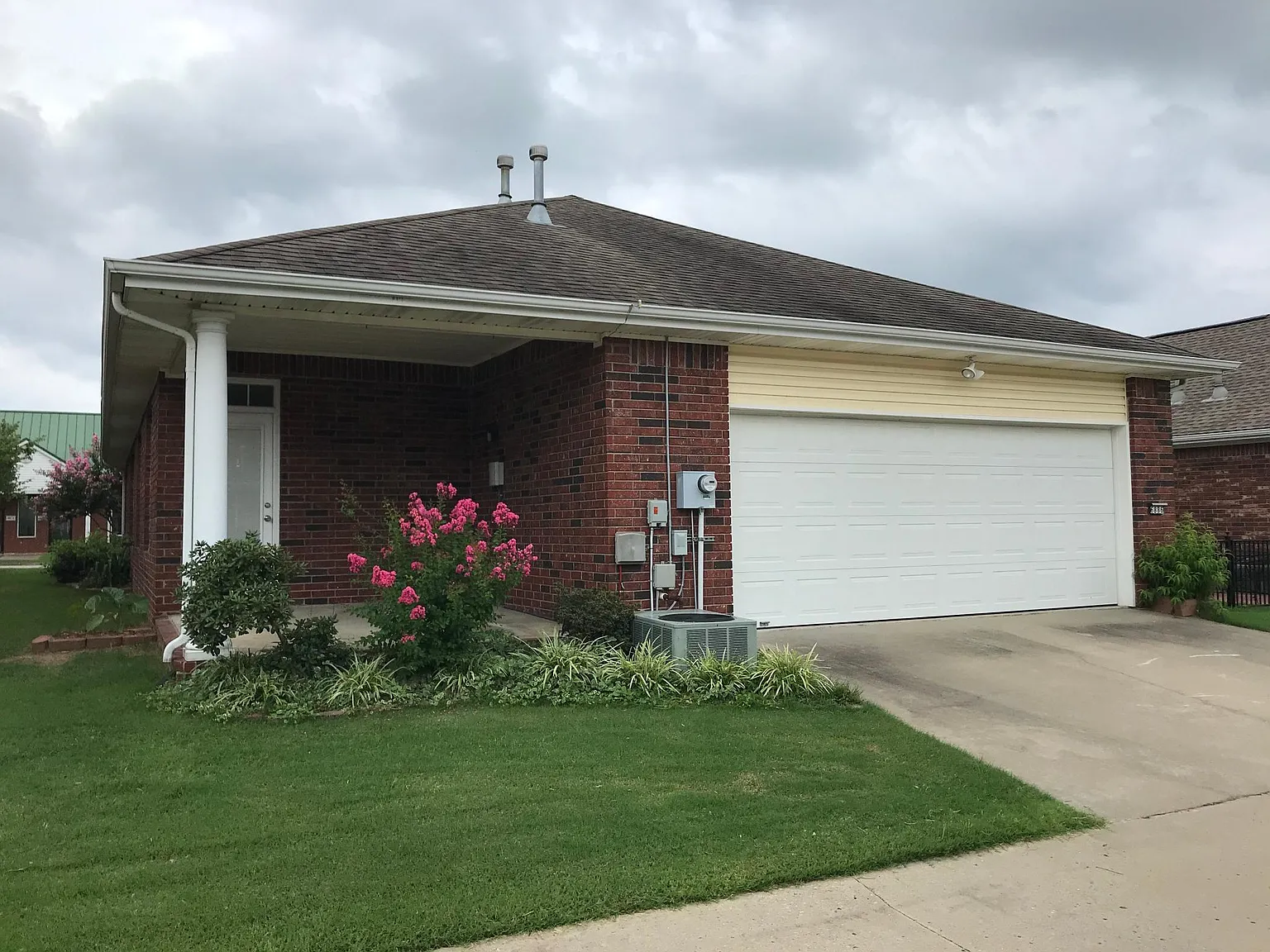 3 bed, 1894 sqft, $2,195 — Photo 2