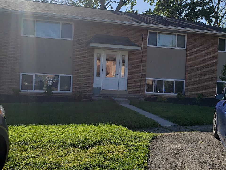 1st image of 175 Delhi Ct