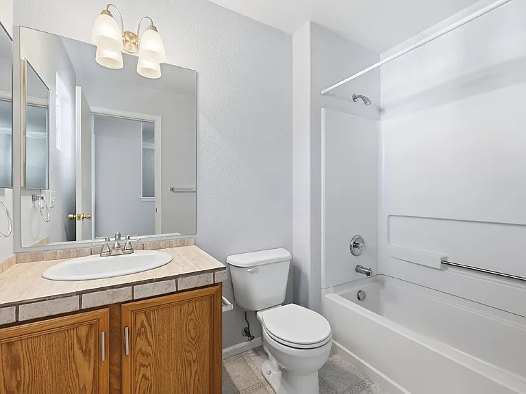 5882 Ensemble Hts — Photo 21