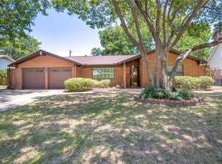 3833 Burkett Dr, Benbrook, TX 76116