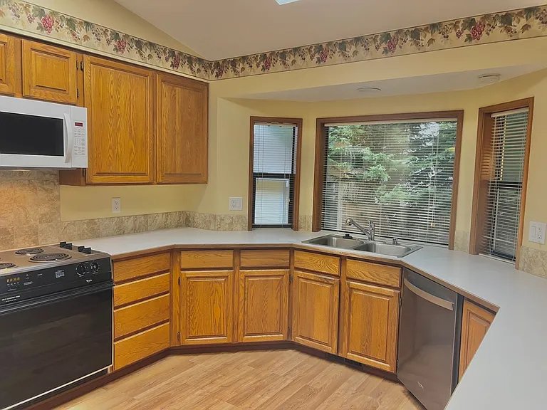 9330 Classic Dr NE — Photo 12