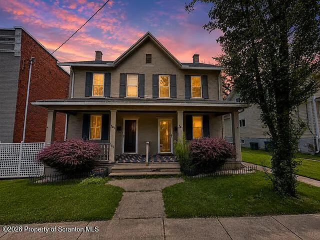 607 Deacon St — Photo 1