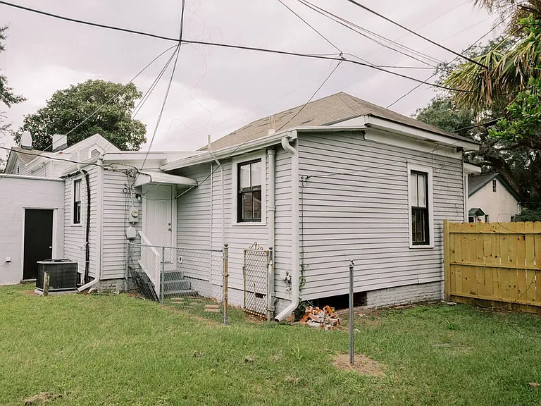 2426 Lincoln St — Photo 16