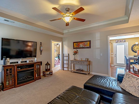 4th image of 303 Eagle Feather St