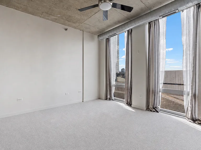 700 N Larrabee St #801 — Photo 11