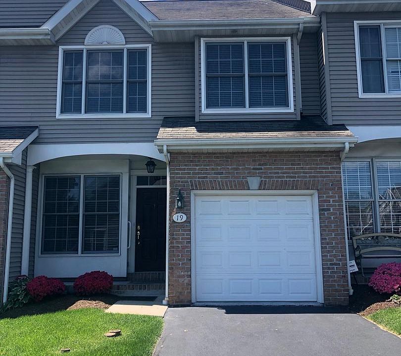 2nd image of 19 Wyomissing Ct