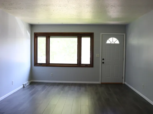 702 E Turnpike Ave, Bismarck, ND 58501