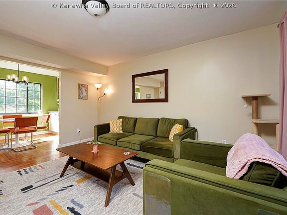 3rd image of 2 Briar Hill Rd