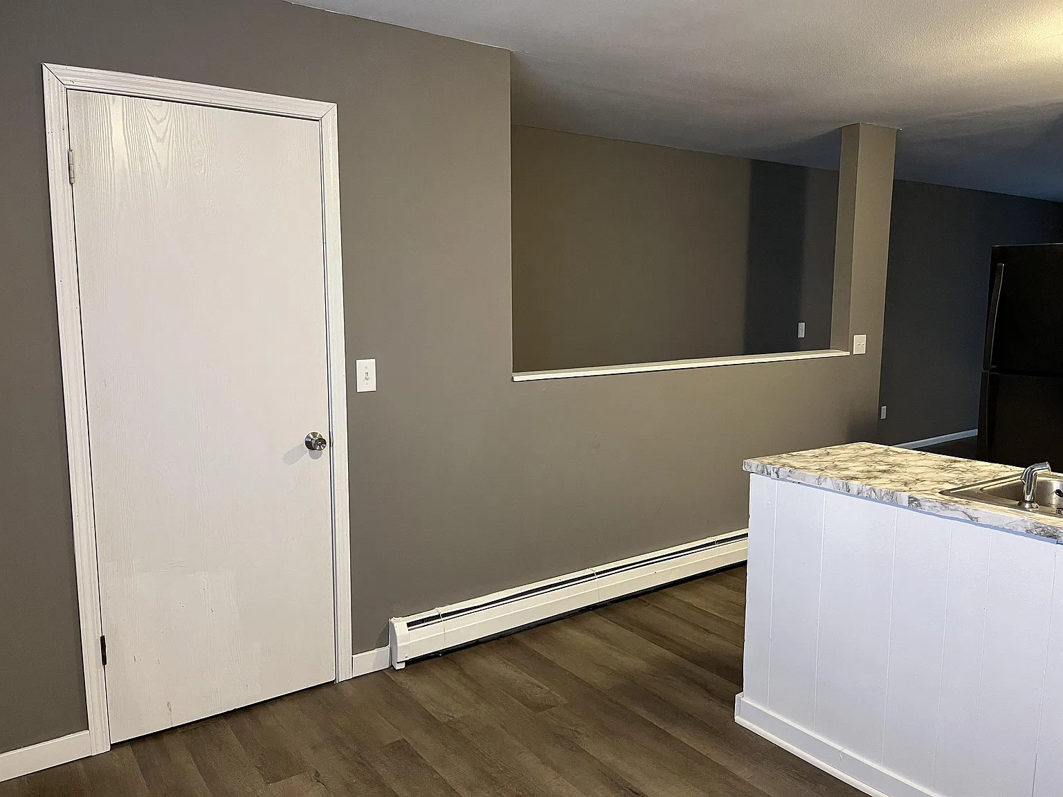 470 Stratford Way - 6 — Photo 4