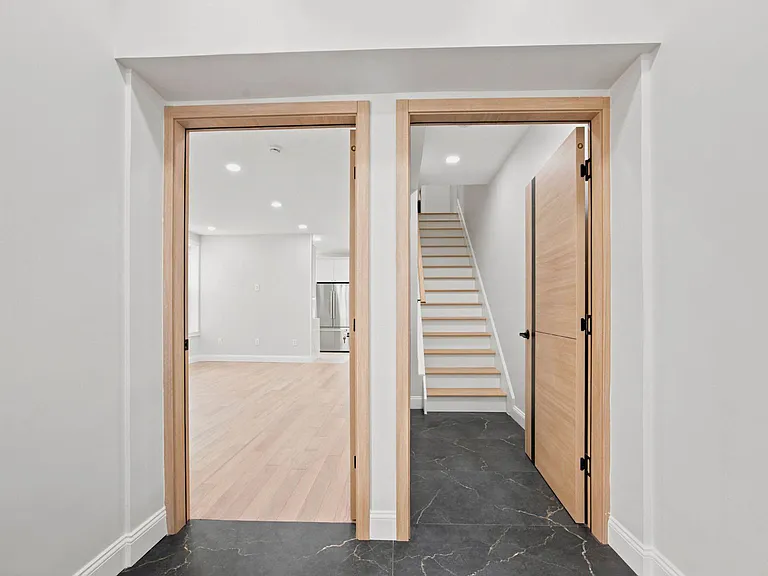 24-41 43rd St #Townhouse 1 — Photo 6