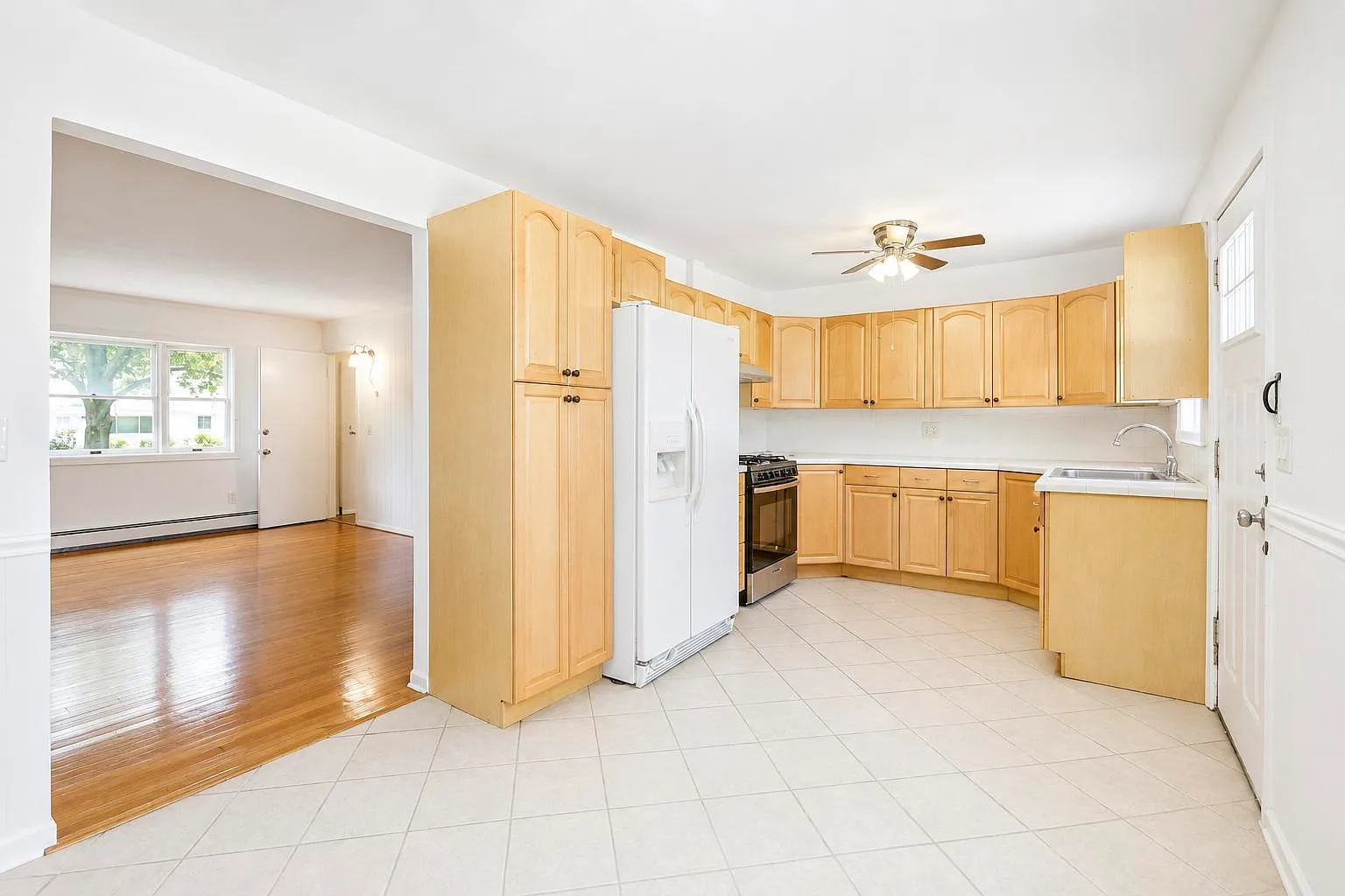 2 bed, 800 sqft, $2,500 — Photo 1