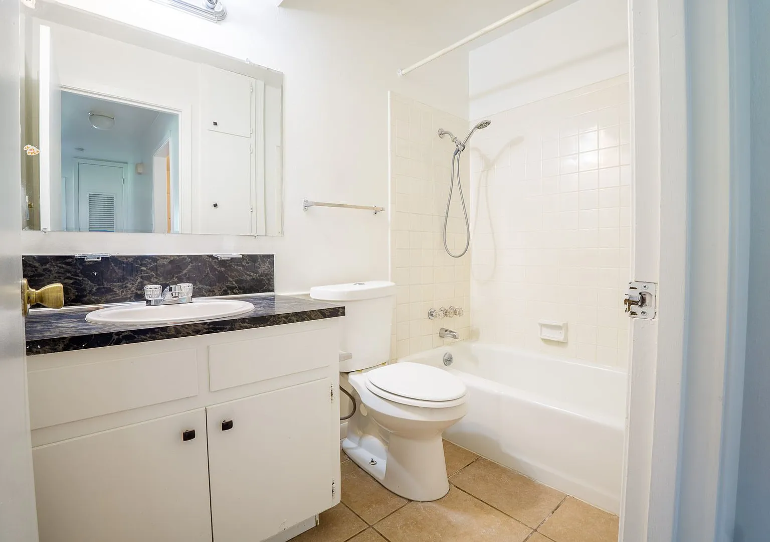 Charming 3-bedroom, 2-bathroom home located in a peaceful cul-du-sac in a great Austin location! — Photo 4