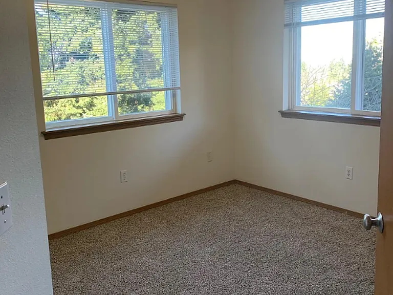 215 23rd Ave SW — Photo 22