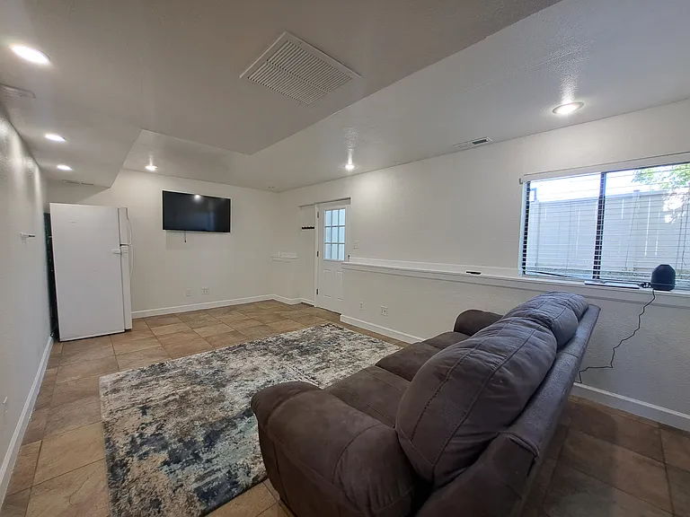 1492 W Parkside Dr #1 — Photo 6