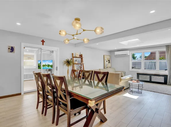 206 Friends Lane, Westbury, NY 11590