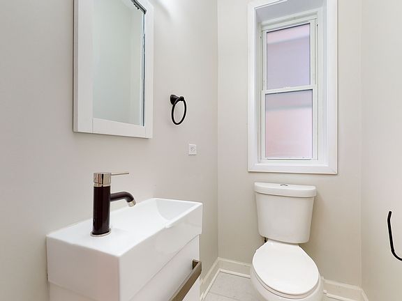 4th image of 2038 W Estes Ave #1
