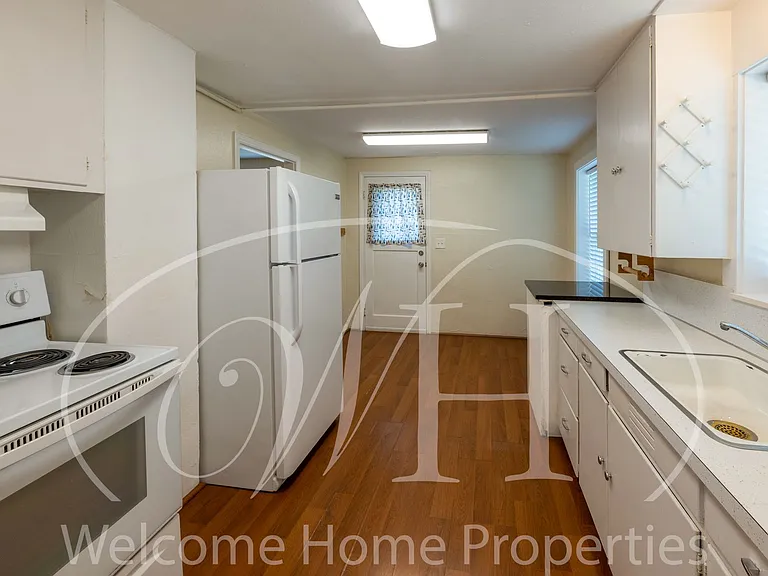 43 NE Ash Ave — Photo 10