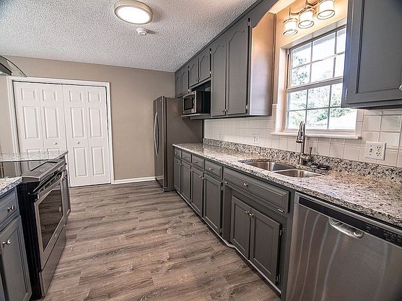 5th image of 4017 Stratford Cir