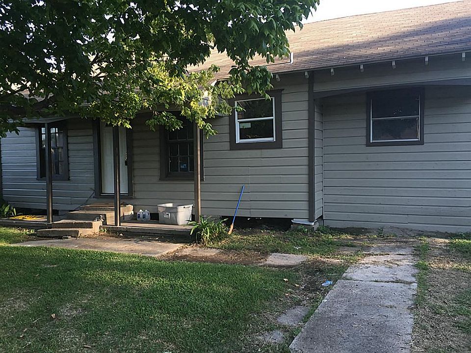 1st image of 406 Live Oak St