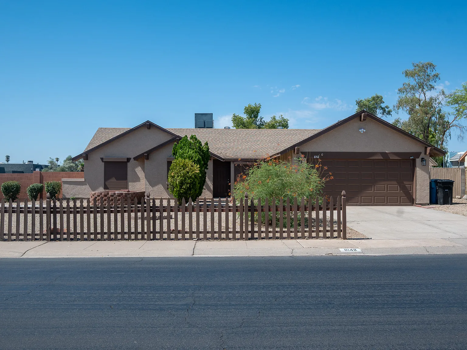 3 bed, 1229 sqft, $2,000 — Photo 1