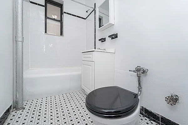 Rented by Modern Spaces | media 8