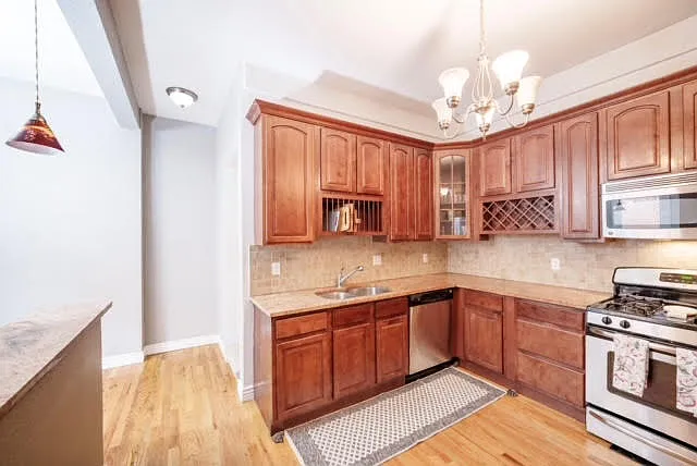 3 bed, 2200 sqft, $4,500 — Photo 2