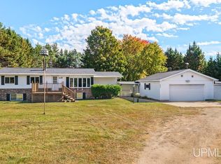 9222 State Highway M #35, Gladstone, MI 49837