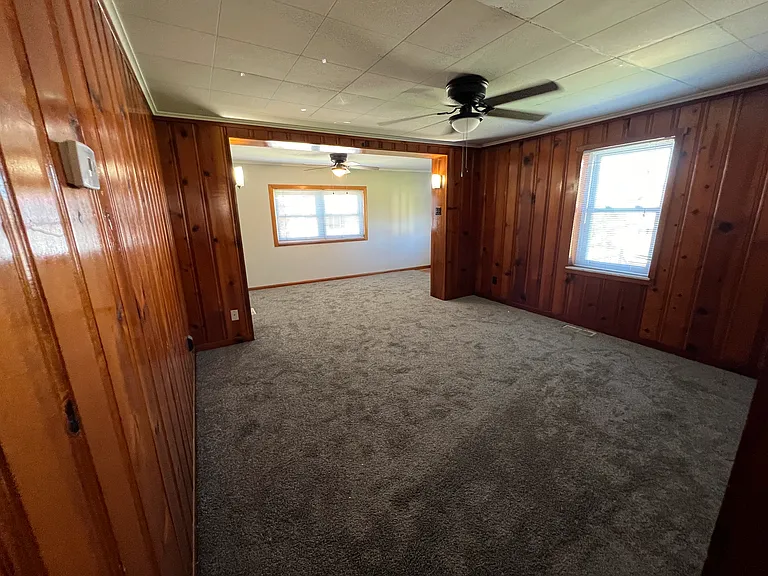 342 Crawford Ave — Photo 2
