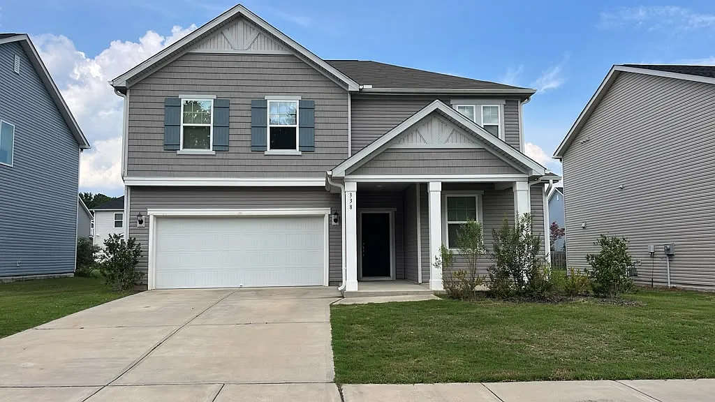 4 bed, 2350 sqft, $2,200 — Photo 2
