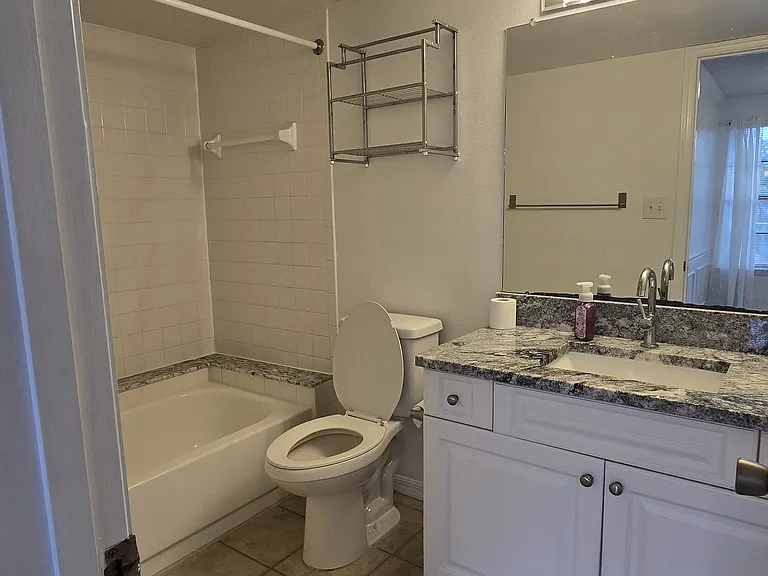 1000 W Horatio St #220 — Photo 15