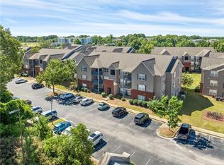 1114 S College St #7-201, Auburn, AL 36832