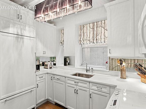 4th image of 40 W 55th St APT 3A