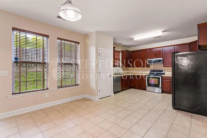 405 Abbeydale Way — Photo 12