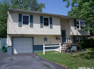 7440 Farmstead Rd, Liverpool, NY 13088