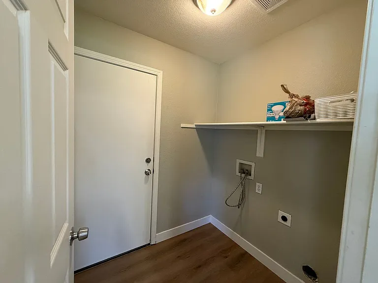 16664 Sheffield St — Photo 15