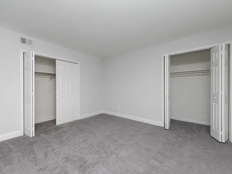 Bedroom/Spacious Closets-Classic