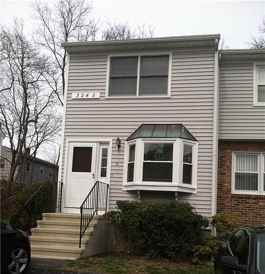 End unit condo in North End of Bridgeport