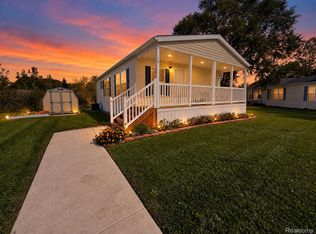 18 Pilgrim Ct, Erie, MI 48133