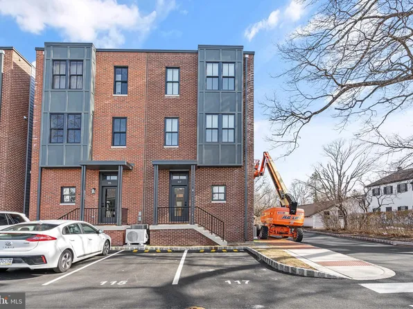 117 Thornton Ln, Newtown, PA 18940