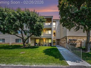 3835 Lone Pine Rd APT 300, West Bloomfield, MI 48323