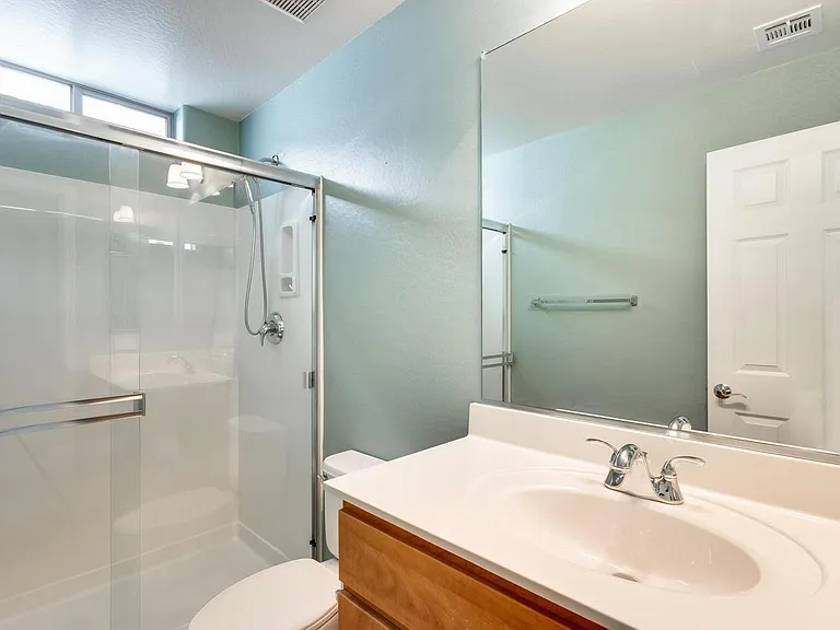 Shared 2nd Floor bathroom