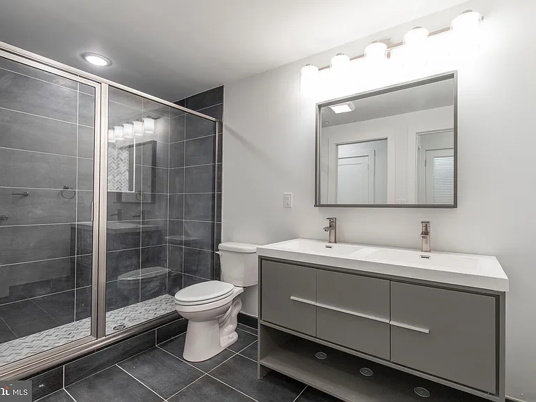2412 W Master St #A — Photo 21